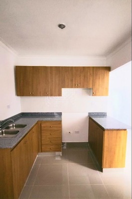 Apartamento en La Cienaga, Santo Domingo Oeste con 3 habitaciones, 2 baños, 1 parqueo en 4to nivel de 87 mts² con mantenimiento incluido - Imagen 3