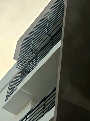 Apartamento en La Cienaga, Santo Domingo Oeste con 3 habitaciones, 2 baños, 1 parqueo en 4to nivel de 87 mts² con mantenimiento incluido - Imagen 5