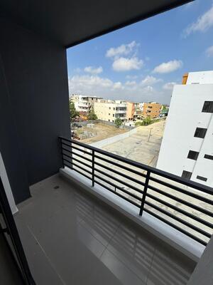 Apartamento en Los Alamos, Santiago con 3 habitaciones, 2 baños, 2 parqueos en 2do nivel de 119 mts² - Imagen 2