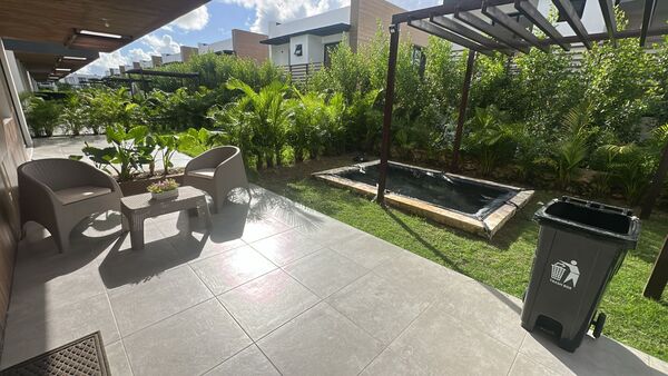 Casa en Vista Cana, Punta Cana con 3 habitaciones, 2 baños, 2 parqueos de 2 niveles de 153 mts² con mantenimiento incluido - Imagen 3