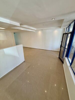 Local comercial en Ensanche Naco, Santo Domingo D.N. con 4 parqueos en 1er nivel de 82 mts² - Imagen 3