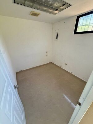 Local comercial en Ensanche Naco, Santo Domingo D.N. con 4 parqueos en 1er nivel de 82 mts² - Imagen 6