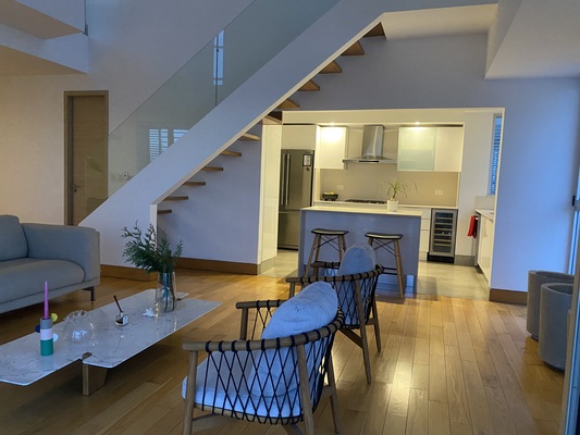 Apartamento en Evaristo Morales, Santo Domingo D.N. con 2 habitaciones, 3 baños, 3 parqueos en 10mo nivel de 250 mts² con mantenimiento incluido - Imagen 2