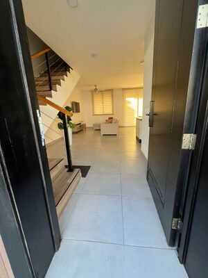 Casa en Vista Cana, Punta Cana con 3 habitaciones, 2 baños, 2 parqueos de 2 niveles de 196 mts² con mantenimiento incluido - Imagen 7