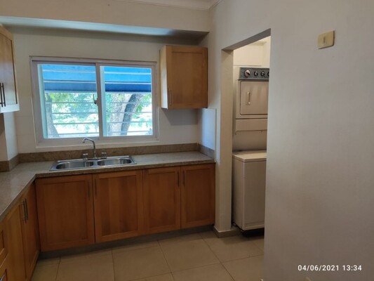 Apartamento en Gazcue, Santo Domingo D.N. con 3 habitaciones, 2 baños, 2 parqueos de 160 mts² con mantenimiento incluido - Imagen 1