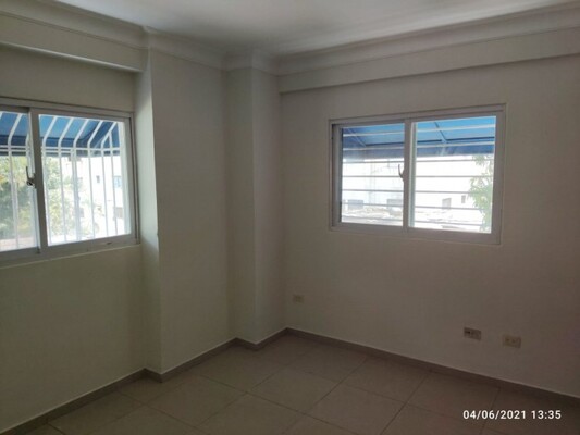 Apartamento en Gazcue, Santo Domingo D.N. con 3 habitaciones, 2 baños, 2 parqueos de 160 mts² con mantenimiento incluido - Imagen 3