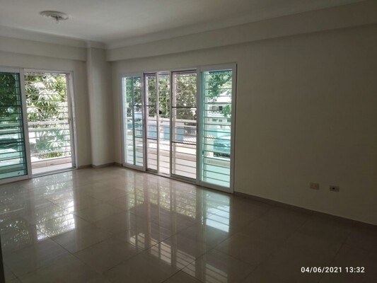 Apartamento en Gazcue, Santo Domingo D.N. con 3 habitaciones, 2 baños, 2 parqueos de 160 mts² con mantenimiento incluido - Imagen 4