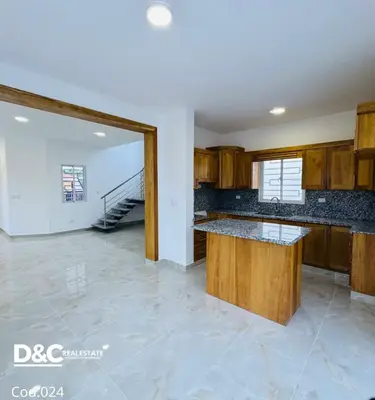 Casa en Torre Alta, Puerto Plata con 3 habitaciones, 2 baños, 2 parqueos de 2 niveles de 190 mts² con mantenimiento incluido - Imagen 4