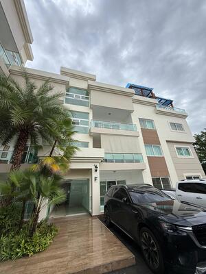 Penthouse en Los Alamos, Santiago con 3 habitaciones, 3 baños, 2 parqueos en 1er nivel de 225 mts² con mantenimiento incluido - Imagen 1