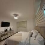 Apartamento en La Esmeralda, Santiago con 3 habitaciones, 2 baños, 2 parqueos en 1er nivel de 170 mts² con mantenimiento incluido - Imagen 6