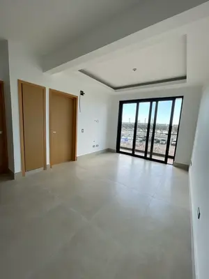 Apartamento en Evaristo Morales, Santo Domingo D.N. con 3 habitaciones, 2 baños, 1 parqueo en 10mo nivel de 97 mts² con mantenimiento incluido - Imagen 2