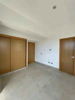 Apartamento en Evaristo Morales, Santo Domingo D.N. con 3 habitaciones, 2 baños, 1 parqueo en 10mo nivel de 97 mts² con mantenimiento incluido - Imagen 4