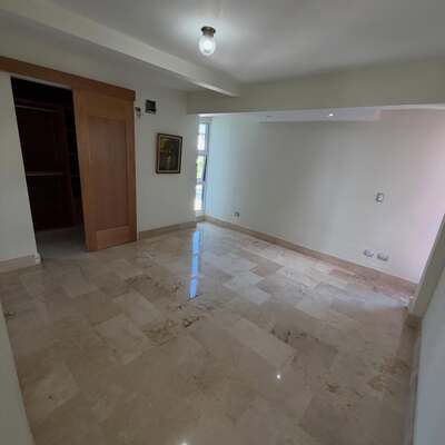 Apartamento en Villa Olga, Santiago con 3 habitaciones, 2 parqueos en 7mo nivel de 223 mts² - Imagen 2