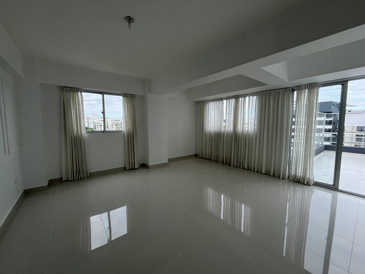 Apartamento en Bella Vista, Santo Domingo D.N. con 3 habitaciones, 2 baños, 2 parqueos en 7mo nivel de 150 mts² con mantenimiento incluido - Imagen 4