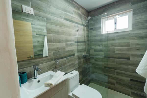 Apartamento en Abra Grande, Las Terrenas con 2 habitaciones, 2 baños, 1 parqueo en 2do nivel de 82 mts² con mantenimiento incluido - Imagen 7