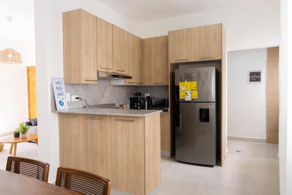 Apartamento en Abra Grande, Las Terrenas con 2 habitaciones, 2 baños, 1 parqueo en 2do nivel de 82 mts² con mantenimiento incluido - Imagen 2