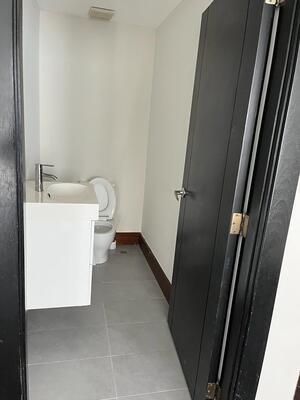 Apartamento en Ensanche Naco, Santo Domingo D.N. con 2 habitaciones, 2 baños, 2 parqueos de 147 mts² con mantenimiento incluido - Imagen 2