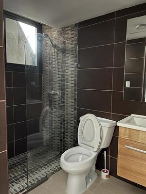 Apartamento en Ensanche Naco, Santo Domingo D.N. con 2 habitaciones, 2 baños, 2 parqueos de 147 mts² con mantenimiento incluido - Imagen 4