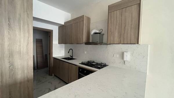 Apartamento en La Feria, Santo Domingo D.N. con 2 habitaciones, 2 baños, 2 parqueos en 4to nivel de 110 mts² con mantenimiento incluido - Imagen 5