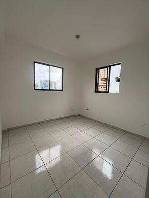 Apartamento en Zona Universitaria, Santo Domingo D.N. con 2 habitaciones, 1 baño, 1 parqueo en 4to nivel de 83 mts² - Imagen 3