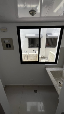 Apartamento en Autopista Las Americas, Santo Domingo Este con 3 habitaciones, 2 baños, 3 parqueos en 1er nivel de 92 mts² - Imagen 3
