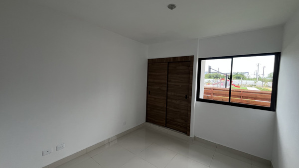 Apartamento en Autopista Las Americas, Santo Domingo Este con 3 habitaciones, 2 baños, 3 parqueos en 1er nivel de 92 mts² - Imagen 4