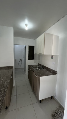 Apartamento en Ciudad Juan Bosch, Santo Domingo Este con 3 habitaciones, 2 baños, 1 parqueo en 1er nivel de 80 mts² - Imagen 3