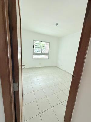 Apartamento en Av. Monumental, Santo Domingo D.N. con 3 habitaciones, 2 baños, 2 parqueos en 2do nivel con mantenimiento incluido - Imagen 6