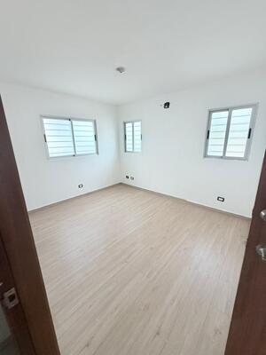 Apartamento en Av. Monumental, Santo Domingo D.N. con 3 habitaciones, 2 baños, 2 parqueos en 2do nivel con mantenimiento incluido - Imagen 2