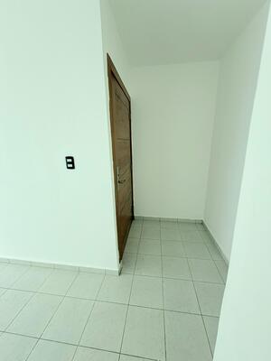Apartamento en Av. Monumental, Santo Domingo D.N. con 3 habitaciones, 2 baños, 2 parqueos en 2do nivel con mantenimiento incluido - Imagen 3
