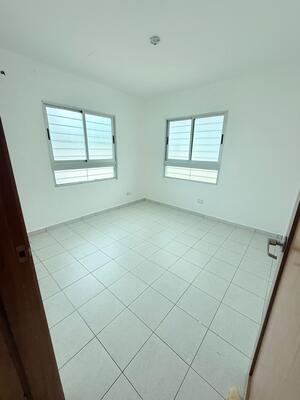 Apartamento en Av. Monumental, Santo Domingo D.N. con 3 habitaciones, 2 baños, 2 parqueos en 2do nivel con mantenimiento incluido - Imagen 5