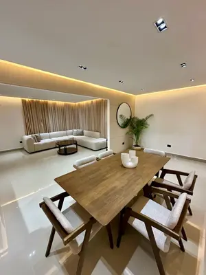 Apartamento en Residencial Vista Catalina, La Romana con 2 habitaciones, 2 baños, 2 parqueos en 4to nivel de 120 mts² con mantenimiento incluido - Imagen 2