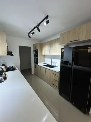 Apartamento en Residencial Vista Catalina, La Romana con 2 habitaciones, 2 baños, 2 parqueos en 4to nivel de 120 mts² con mantenimiento incluido - Imagen 5