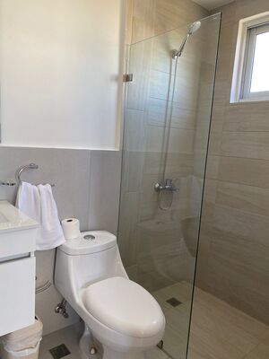 Apartamento en Juan Dolio, Juan Dolio con 2 habitaciones, 2 baños, 1 parqueo en 6to nivel de 85 mts² con mantenimiento incluido - Imagen 5