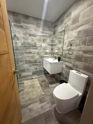 Apartamento en La Esperilla, Santo Domingo D.N. con 2 habitaciones, 2 baños, 2 parqueos en 7mo nivel - Imagen 7