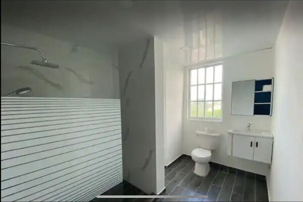 Apartamento en Gazcue, Santo Domingo D.N. con 1 habitación, 1 baño, 1 parqueo en 5to nivel de 72 mts² con mantenimiento incluido - Imagen 2