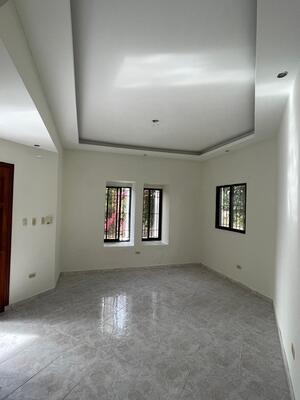 Casa en La Barranquita, Santiago con 4 habitaciones, 3 baños, 2 parqueos de 500 mts² con mantenimiento incluido - Imagen 3