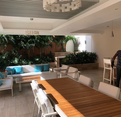 Apartamento en Piantini, Santo Domingo D.N. con 4 habitaciones, 4 baños, 2 parqueos en 7mo nivel de 226 mts² con mantenimiento incluido - Imagen 7