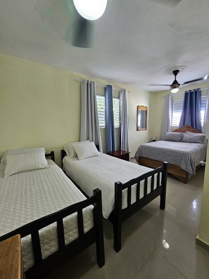 Apartamento en Centro Del Pueblo, Enriquillo con 1 habitación, 1 baño en 2do nivel con mantenimiento incluido - Imagen 4