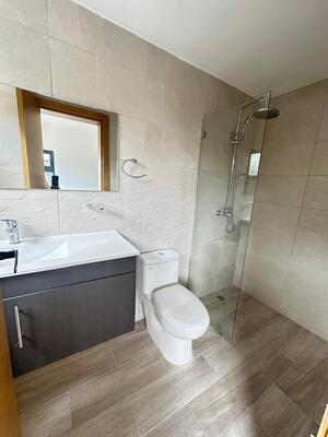 Apartamento en Gazcue, Santo Domingo D.N. con 3 habitaciones, 2 baños, 2 parqueos en 4to nivel de 103 mts² con mantenimiento incluido - Imagen 6
