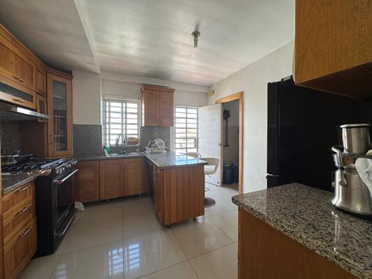 Penthouse en Jardines Del Sur I Y II, Santo Domingo D.N. con 2 baños en 5to nivel - Imagen 7