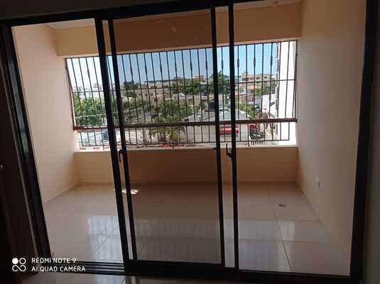 Apartamento en Tito III, Santo Domingo Este con 3 habitaciones, 2 baños, 2 parqueos en 4to nivel de 122 mts² - Imagen 2