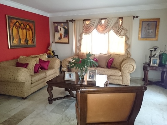 Casa en Altos De Arroyo Hondo, Santo Domingo D.N. con 3 habitaciones, 4 baños, 4 parqueos de 800 mts² - Imagen 3