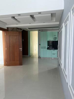 Apartamento en Los Laureles, Santiago con 4 habitaciones, 3 baños, 2 parqueos en 3er nivel de 200 mts² con mantenimiento incluido - Imagen 2
