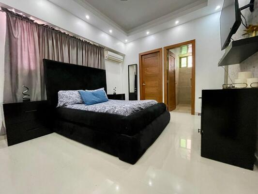 Apartamento en Alma Rosa II, Santo Domingo Este con 3 habitaciones, 3 baños, 3 parqueos en 4to nivel de 333 mts² - Imagen 4