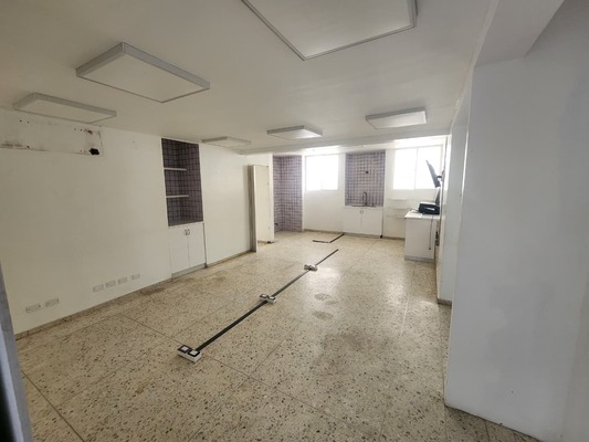 Casa en Evaristo Morales, Santo Domingo D.N. con 3 habitaciones, 2 baños, 2 parqueos de 315 mts² - Imagen 3