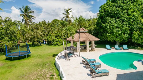 Villa en Casa De Campo, La Romana con 4 habitaciones, 4 baños, 4 parqueos de 2 niveles de 1707 mts² - Imagen 3