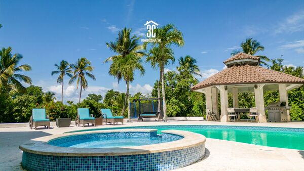 Villa en Casa De Campo, La Romana con 4 habitaciones, 4 baños, 4 parqueos de 2 niveles de 1707 mts² - Imagen 4