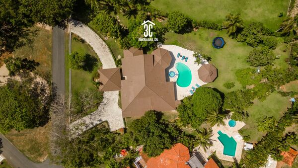 Villa en Casa De Campo, La Romana con 4 habitaciones, 4 baños, 4 parqueos de 2 niveles de 1707 mts² - Imagen 5