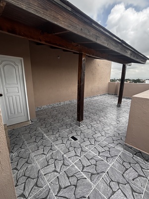 Apartamento en Altos De Arroyo Hondo II, Santo Domingo D.N. con 2 habitaciones, 2 baños, 1 parqueo en 4to nivel de 111 mts² - Imagen 3